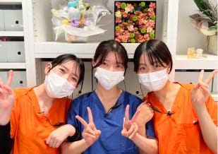 三ツ境駅前スマイル歯科の女性スタッフ3人