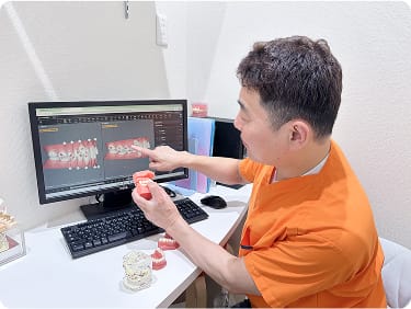 院長が矯正計画を策定