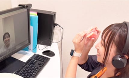 歯科スタッフがオンライン矯正相談